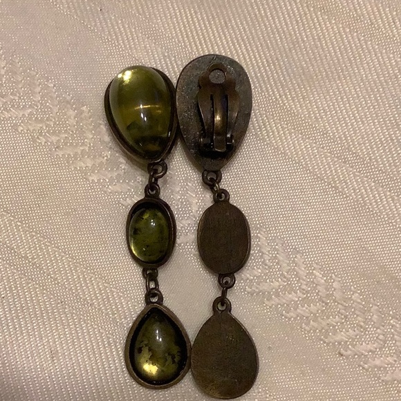 4 pair of vintage clip on earrings - Picture 5 of 5